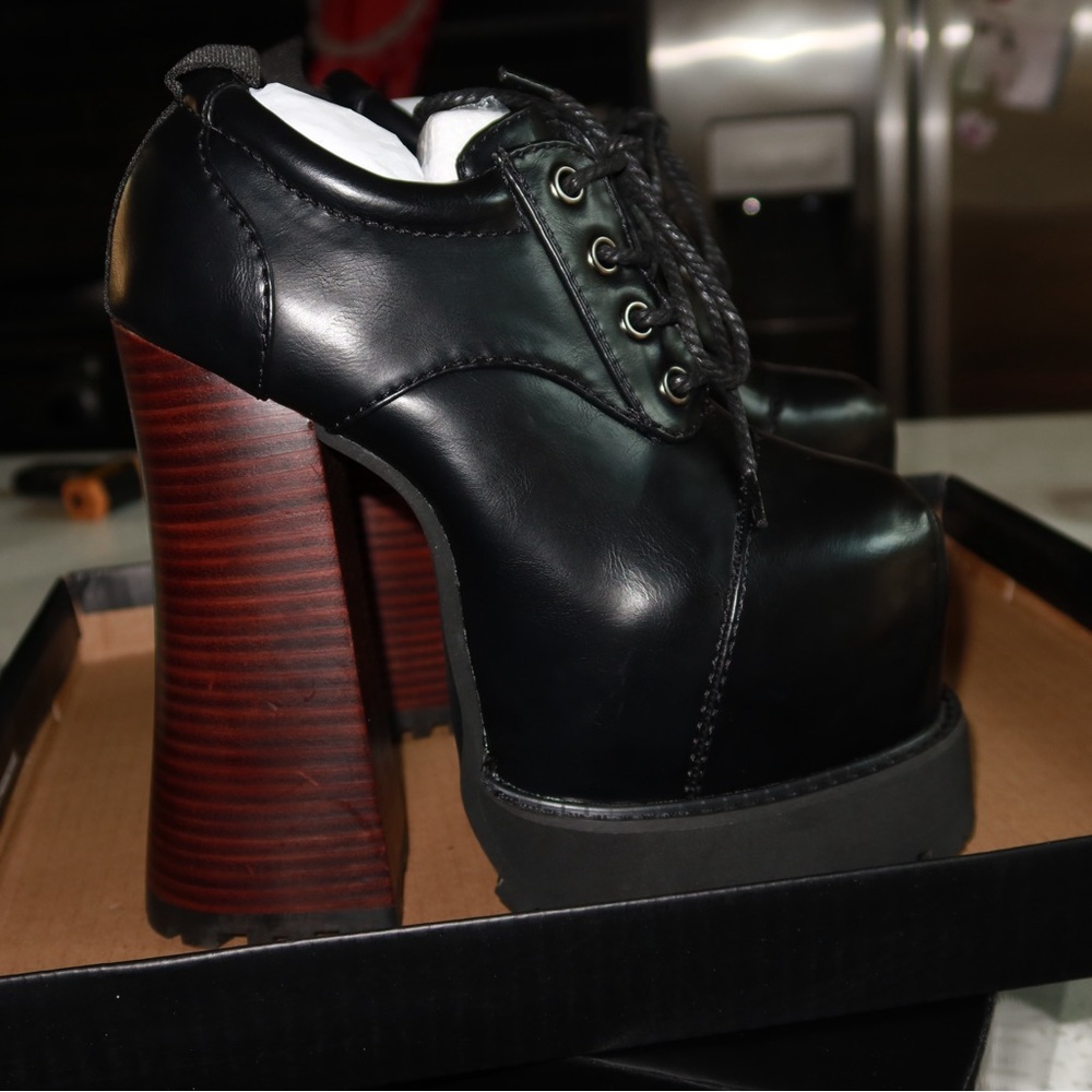 Current Mood Black and Brown Platform Heels - Picture 2 of 6